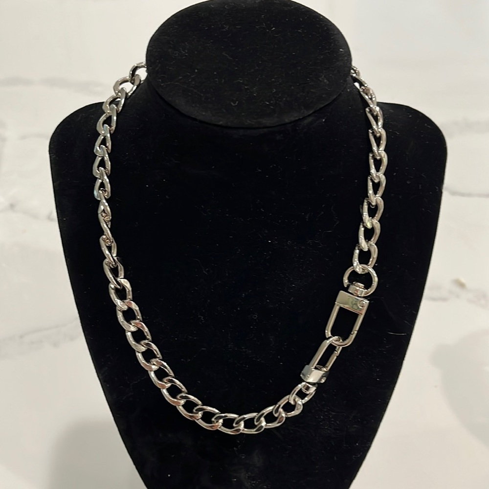 Silver Cuban link chain, unbranded 16”